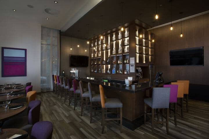 Lounge 33 of 54